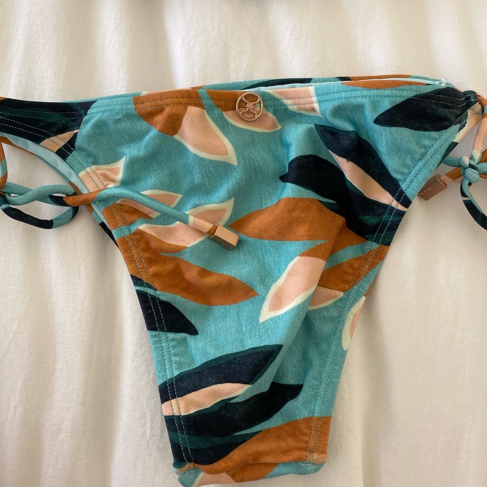 VIX Triangle Bikini - Picture 2 of 4